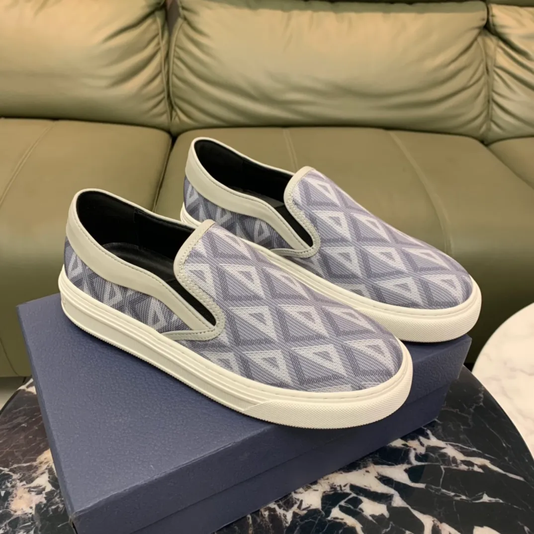 Factory price 340, Dior series casual shoes 👟🔥🕷🕷【Dior】Dior New casual men's shoes are launched in Hong Kong counters. Official website 1:1 production. Original Italian materials. Designed by European and American masters. Perfect shape to create counter quality, solid color rubber wear-resistant outsole and classic dazzling head! Super versatile and very comfortable. High-end without losing taste, fashionable and novel! ! Absolute focus! Code number: 38-45